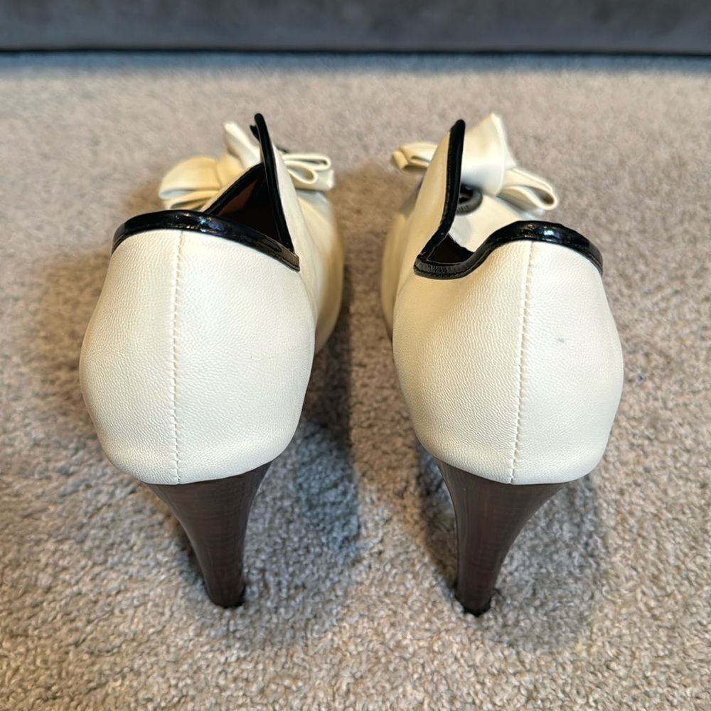 Women’s Beige & Black High Heels Pumps Bow Design SlipOn Size 8.5/9 (41CN) *READ - Picture 4 of 12